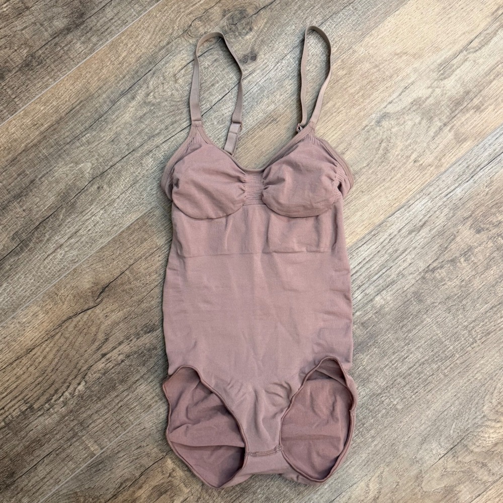 SKIMS Seamless Sculpt Bodysuit Mauve Purple Womens S/M Tank Stretchy Adjustable